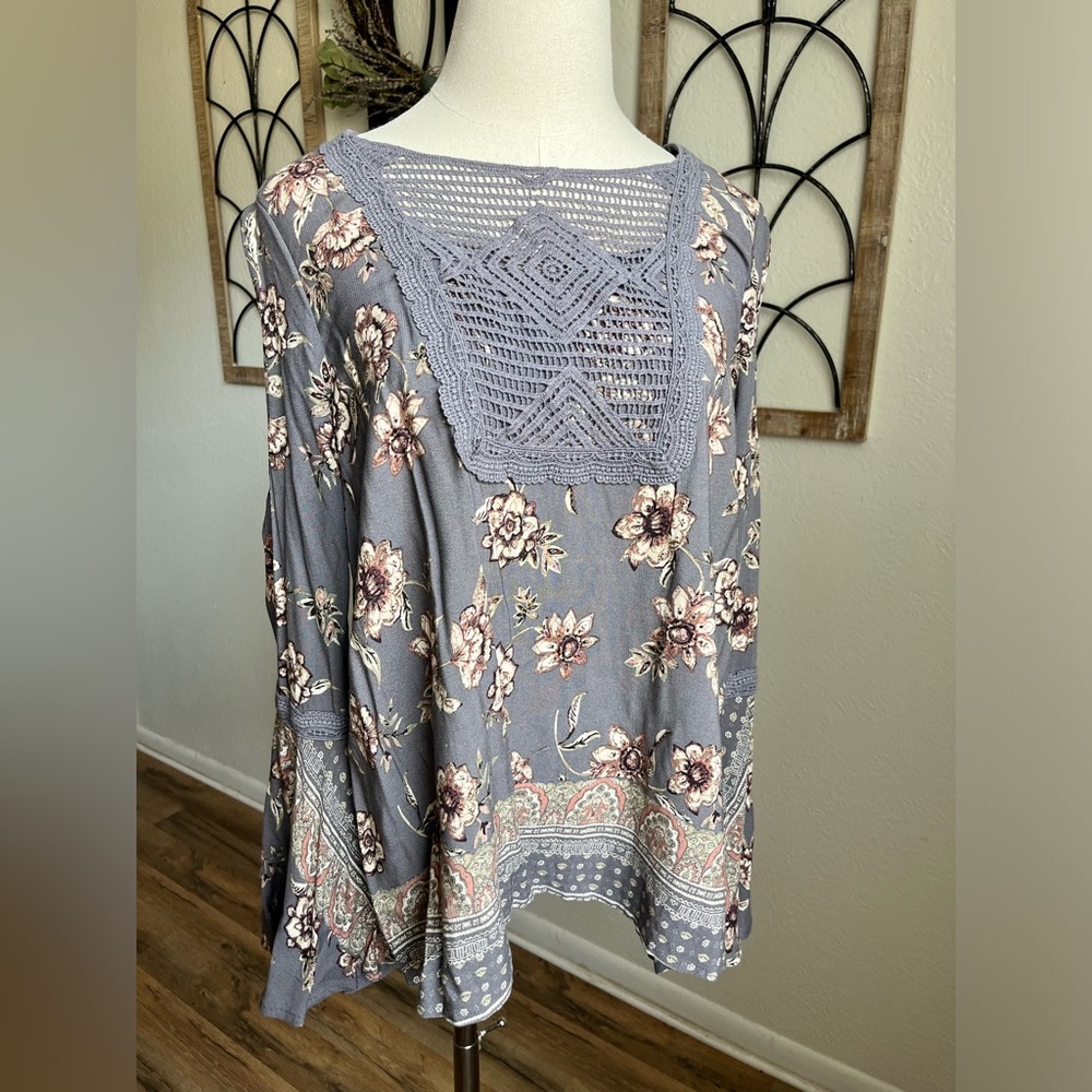 Used- Like NEW, Floral Knox Rose Blouse, Size Small